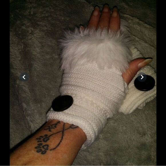 Fingerless,  knitted gloves faux rabbit fur super cute . - Picture 11 of 14